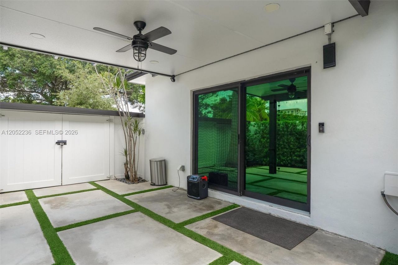 2484 SW 25th St, Miami, FL 33133 Photo