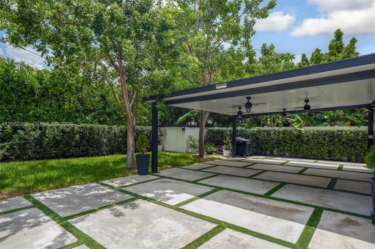 2484 SW 25th St, Miami, FL 33133 Photo