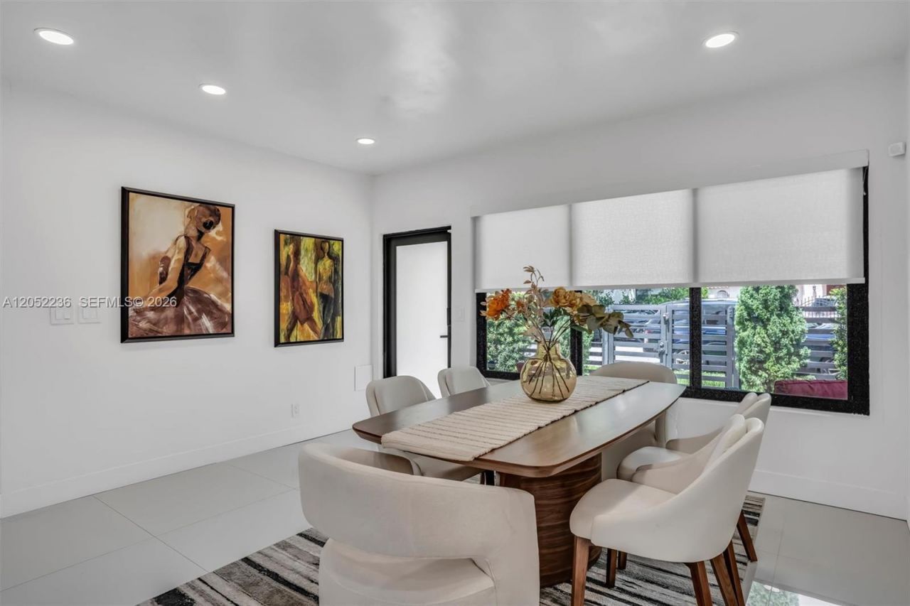 2484 SW 25th St, Miami, FL 33133 Photo