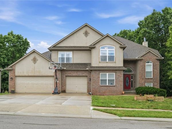 9528 Pearl Avenue, Kansas City, MO 64139
