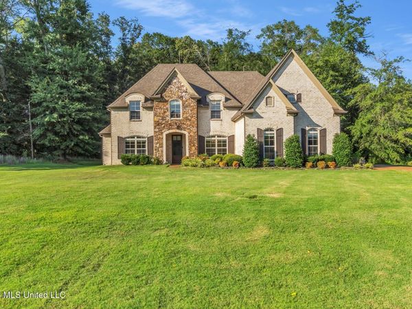 12902 Cotton Row Drive, Olive Branch, MS 38654