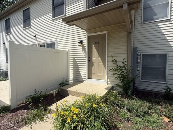 121 Spuhler Drive , Batavia, IL 60510