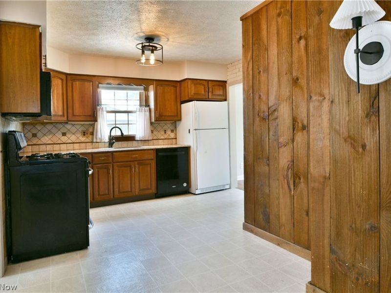 6470 Mahoning Avenue NW, Champion, OH 44481 Photo 37