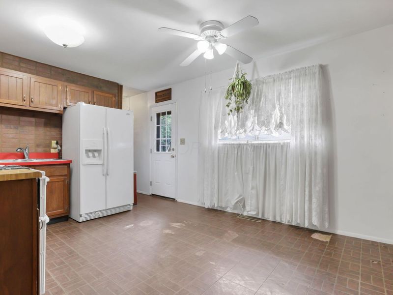 3882 Glenfield Road, Columbus, OH 43232 Photo 10