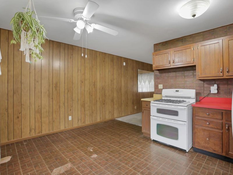 3882 Glenfield Road, Columbus, OH 43232 Photo 12