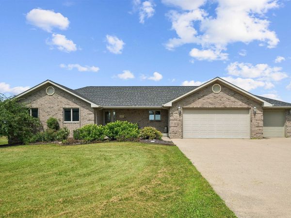 8423 Southern Hills Court, Dubuque, IA 52003