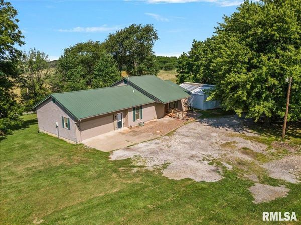 1997 New Lake Road, Jacksonville, IL 62650