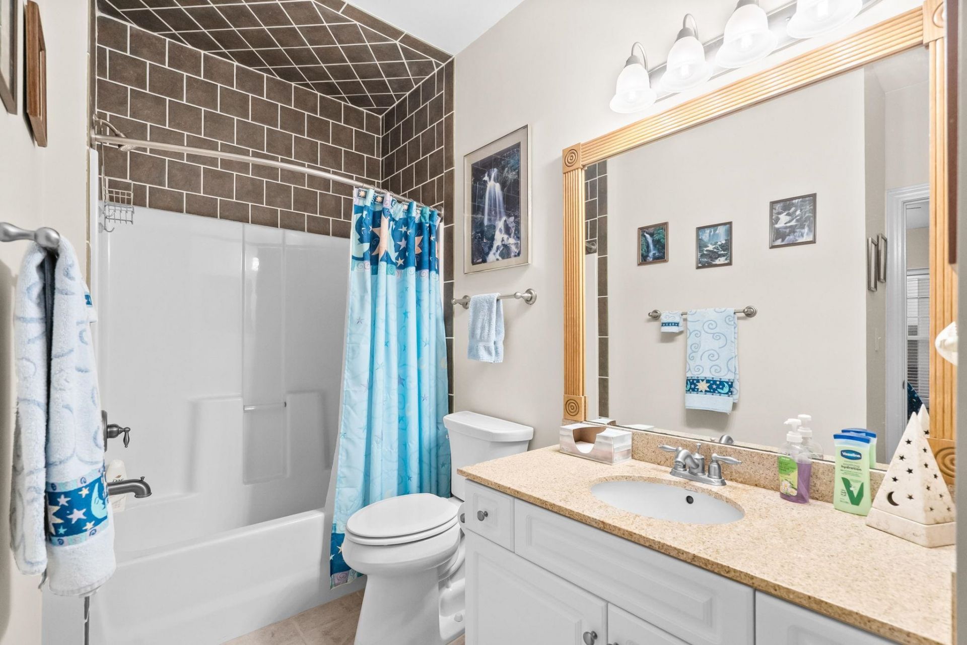 1009 World Tour Blvd. Photo 28