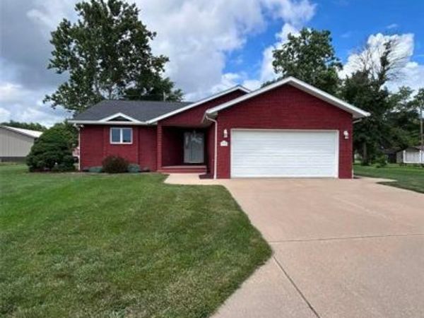 725 Lone Oak Street , St Libory, IL 62282