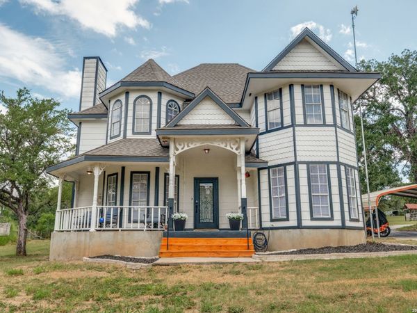 9052 US HIGHWAY 181 N, Floresville, TX 78114