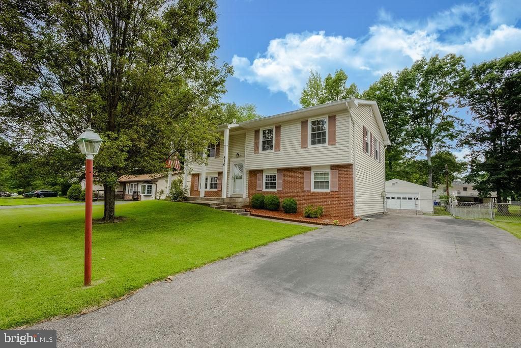 810 KENYON AVENUE , WALDORF, MD 20602