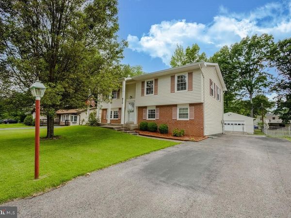 810 KENYON AVENUE , WALDORF, MD 20602