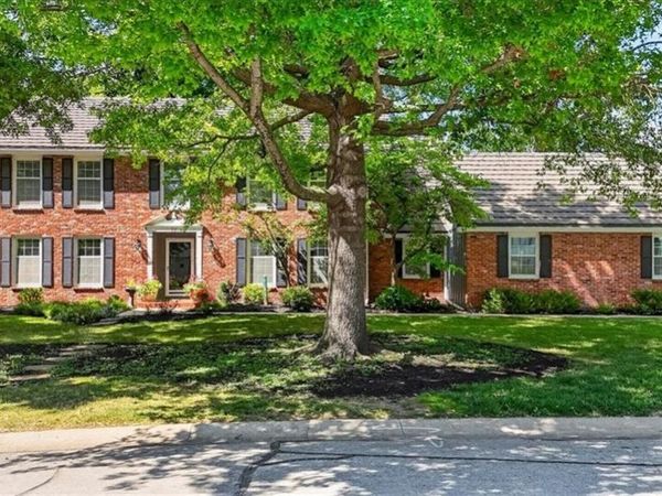 22 NE Bayview Drive, Lee's Summit, MO 64064