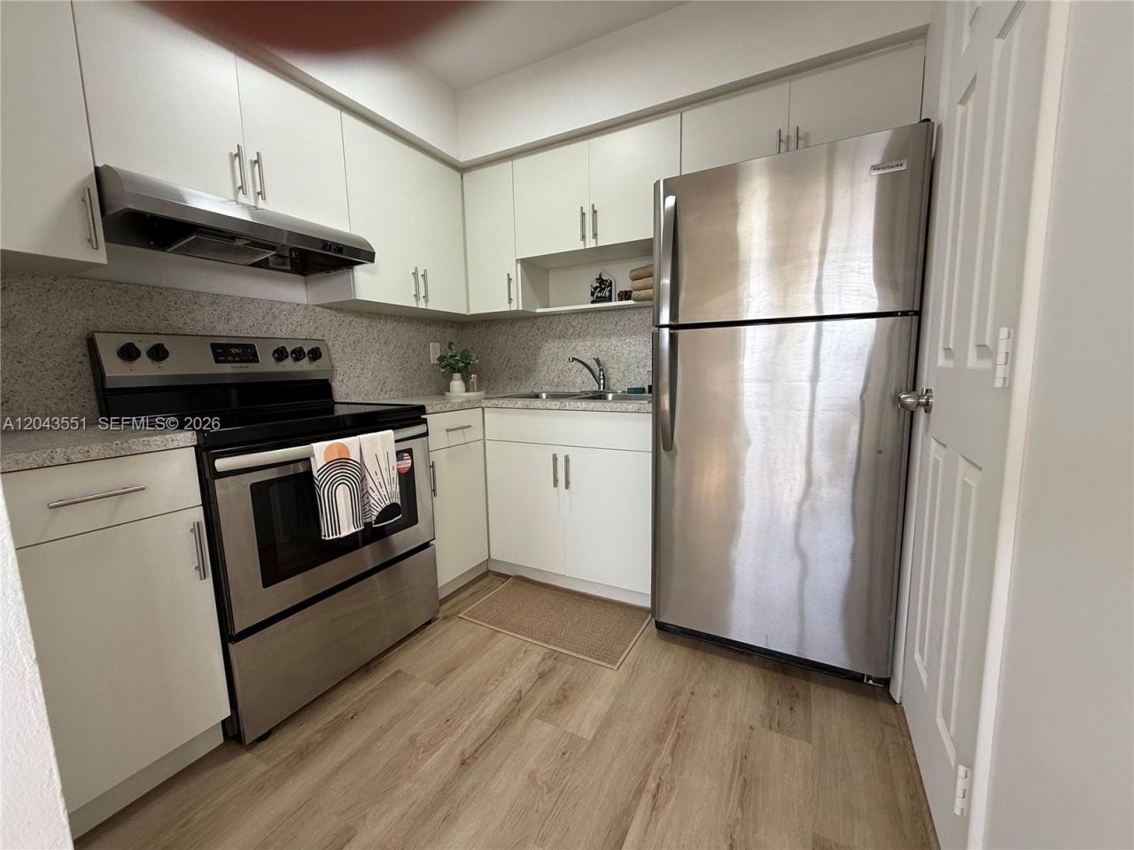 8860 SW 32nd St, Unit front, Miami, FL 33165 Photo