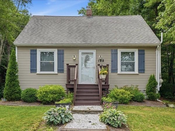 198 County St, Lakeville, MA 02347