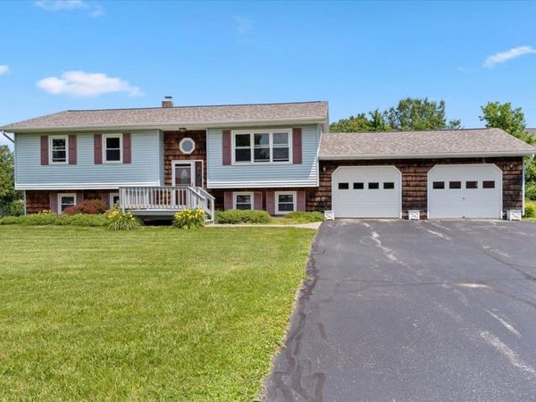 17 Meadowbrook Lane, St. Albans Town, VT 05478