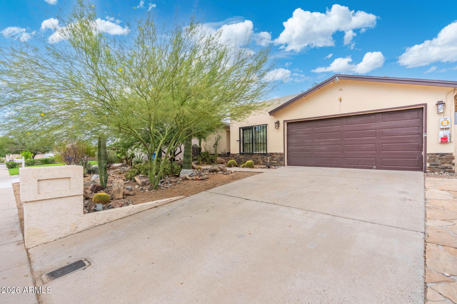 2631 E Vista Drive, Phoenix, AZ 85032 Main Photo
