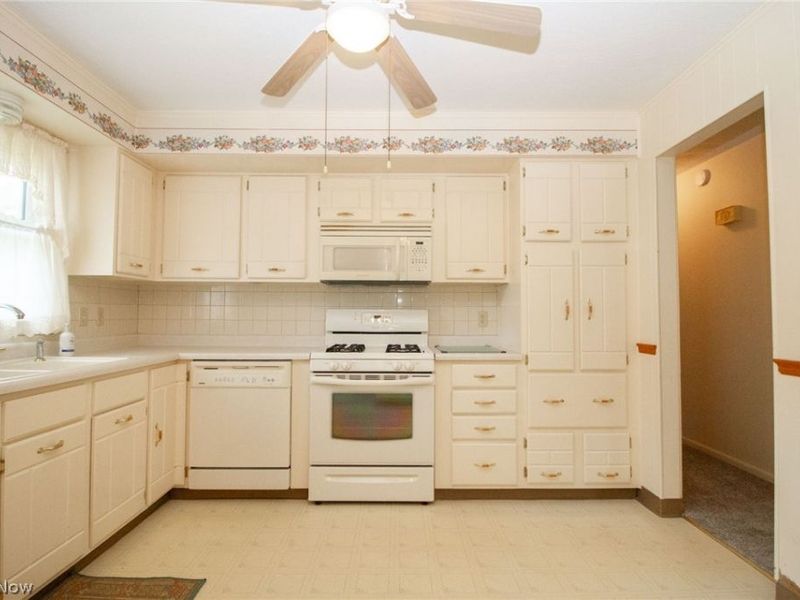 3504 Orchard Hill Drive, Canfield, OH 44406 Photo 8