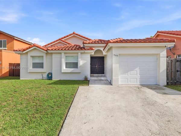 15633 SW 61st Ter , Miami, FL 33193