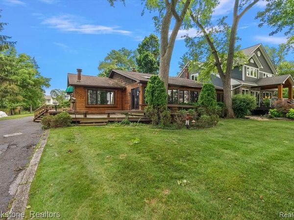 1167 E Lake Drive, Novi, MI 48377