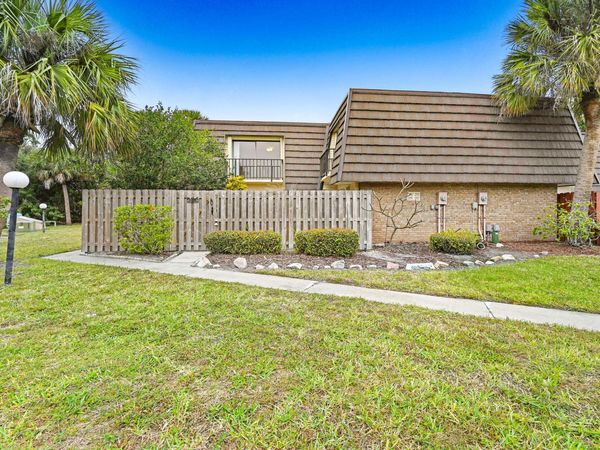 2111 Vista Oaks Circle NE , Palm Bay, FL 32905