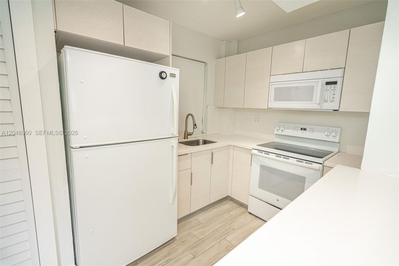 810 Salzedo St , Unit 15, Coral Gables, FL 33134 Photo