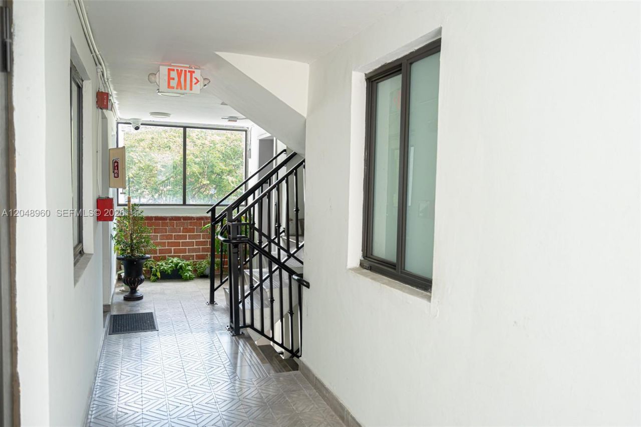 810 Salzedo St , Unit 15, Coral Gables, FL 33134 Photo