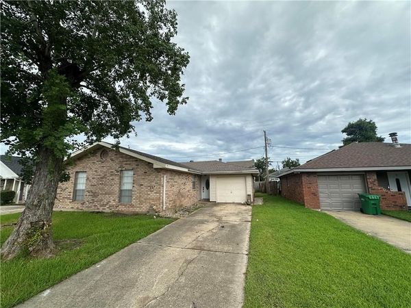 2405 WILLIAMSBURG Drive, LaPlace, LA 70068