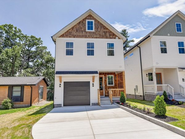 633 Claridge Dr , Nashville, TN 37214