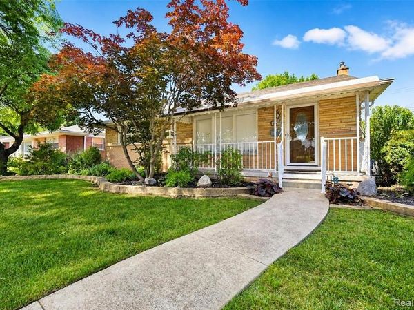 6627 Hawthorne Street, Garden City, MI 48135