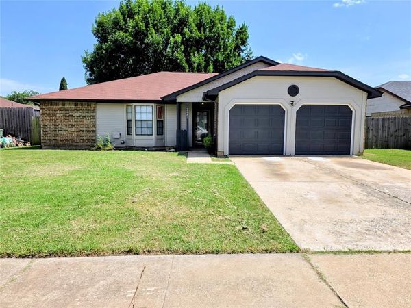2641 Berkshire Lane, Grand Prairie, TX 75052