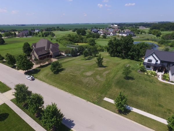 7555 Fairway Drive, Yorkville, IL 60560