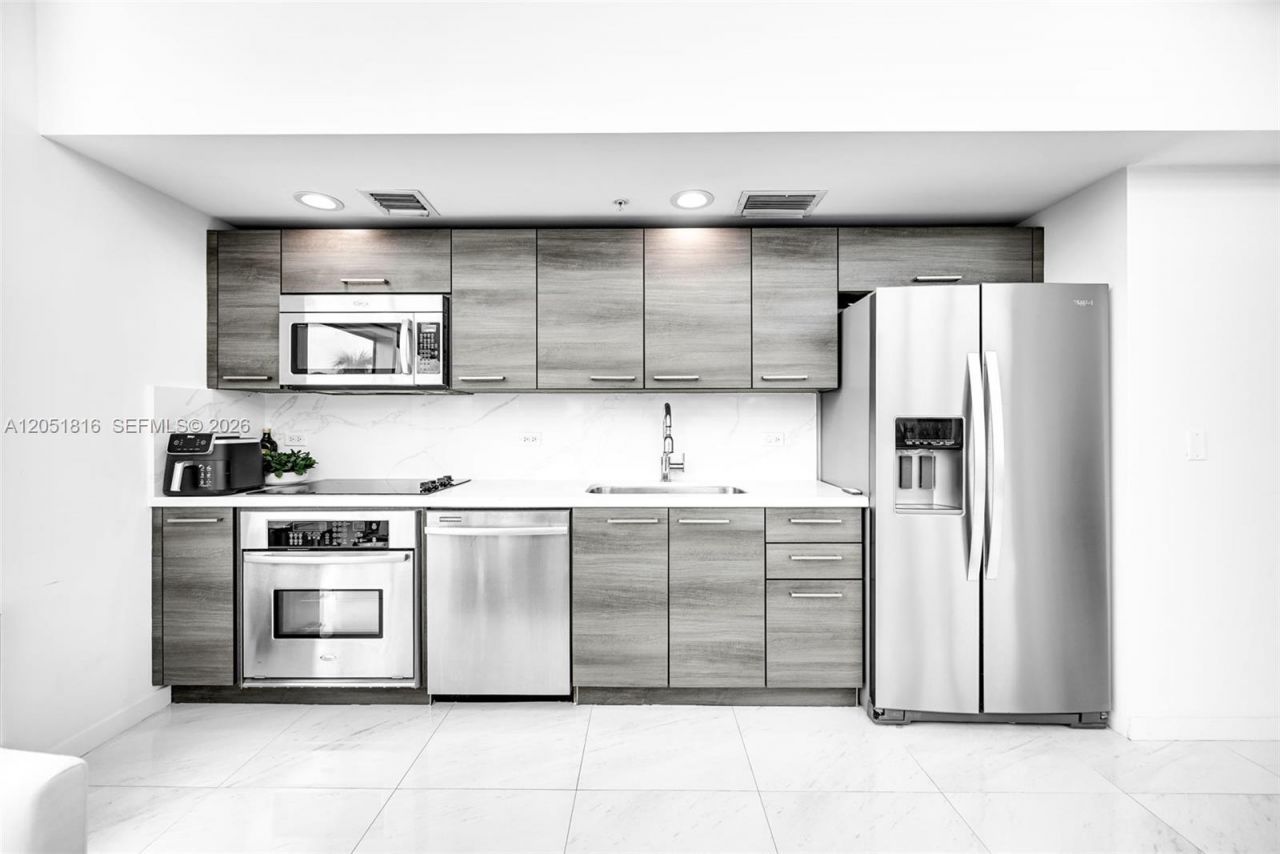 421 Meridian Ave , Unit 15, Miami Beach, FL 33139 Photo