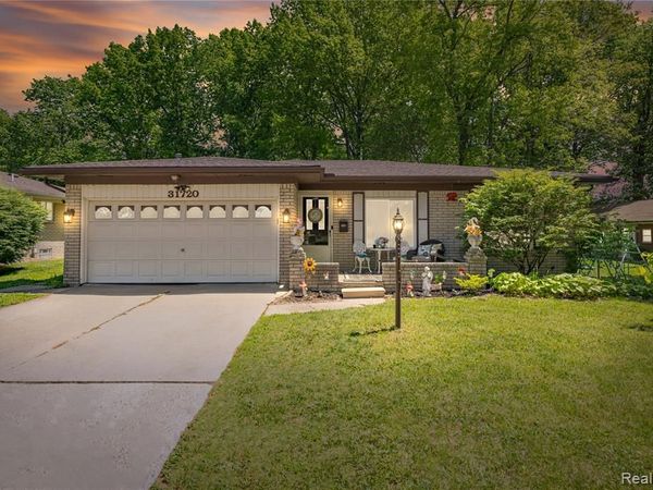 31720 Kelly Road, Roseville, MI 48066