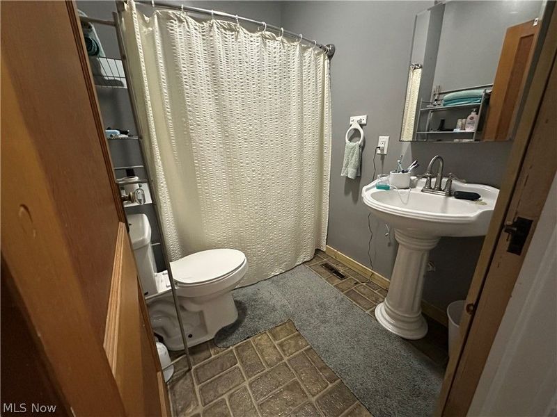 5772 Fairdale Drive, Cambridge, OH 43725 Photo 7