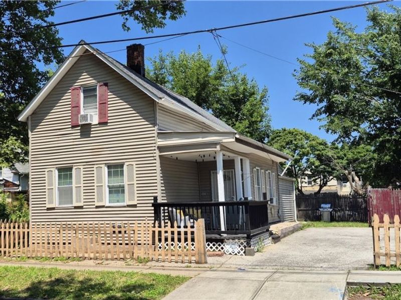 3026 Erin Avenue, Cleveland, OH 44113 Photo 2