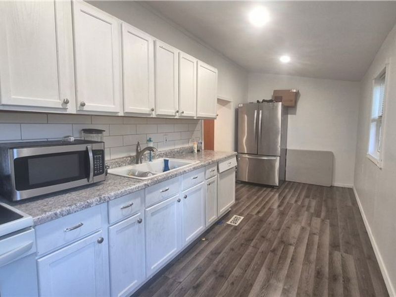 3026 Erin Avenue, Cleveland, OH 44113 Photo 6