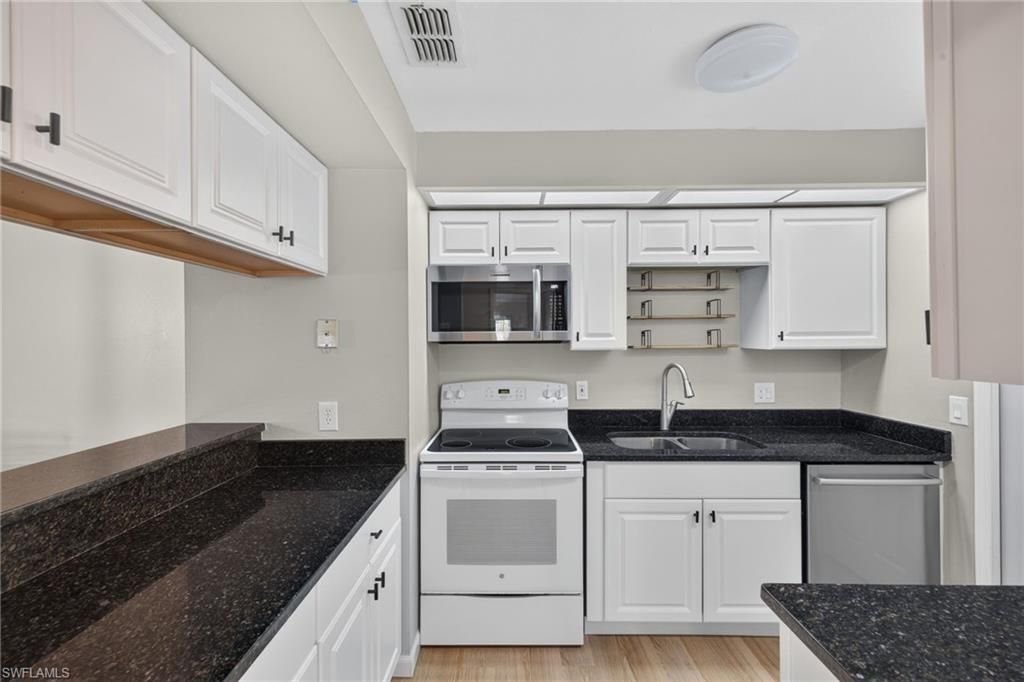 8121 S Woods Cir , Unit 9, Fort Myers, FL 33919 Photo