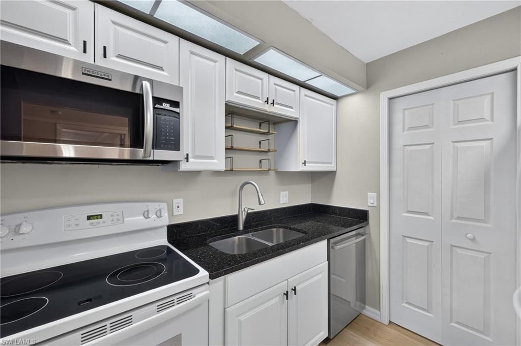 8121 S Woods Cir , Unit 9, Fort Myers, FL 33919 Photo