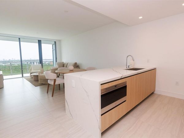 2411 Laguna Circle , Unit 1704, North Miami, FL 33181