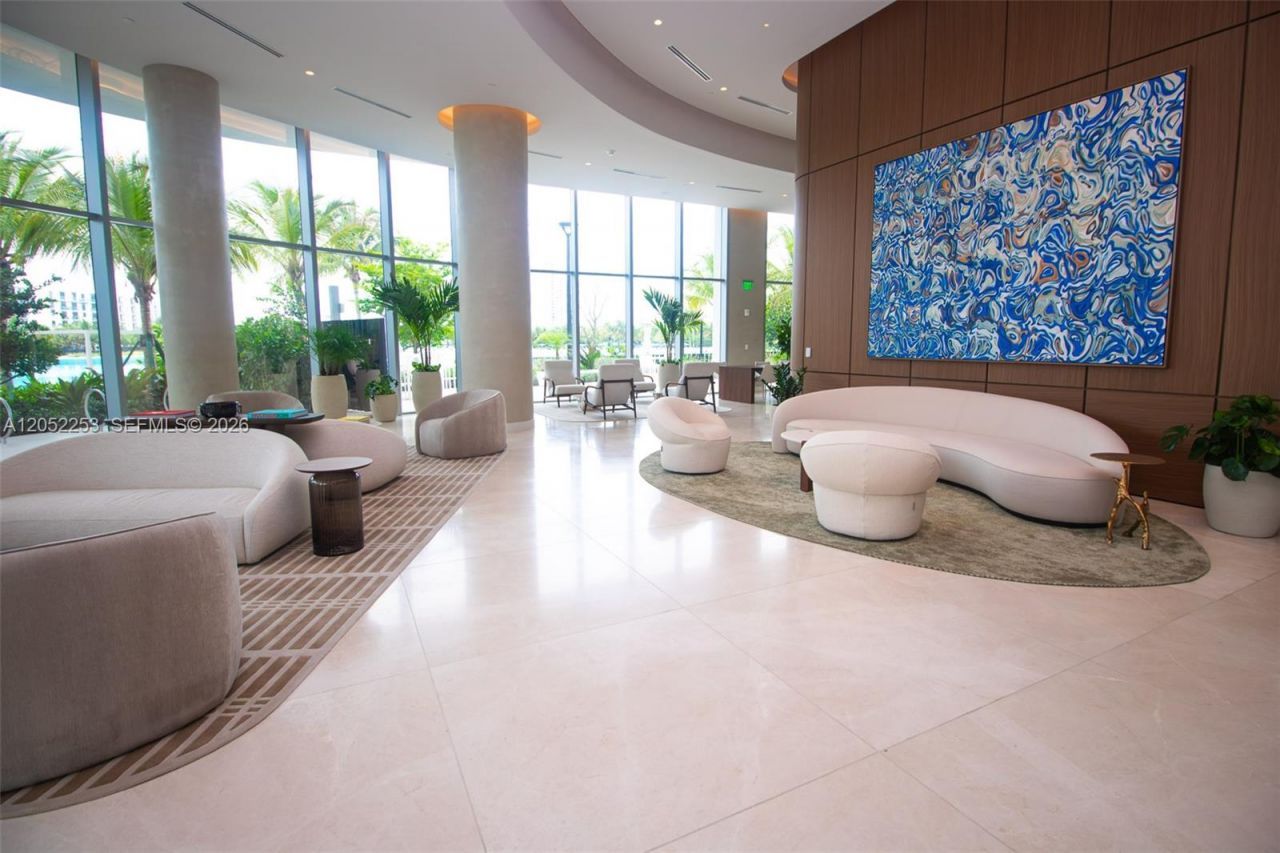 2411 Laguna Circle, Unit 1704, North Miami, FL 33181 Photo