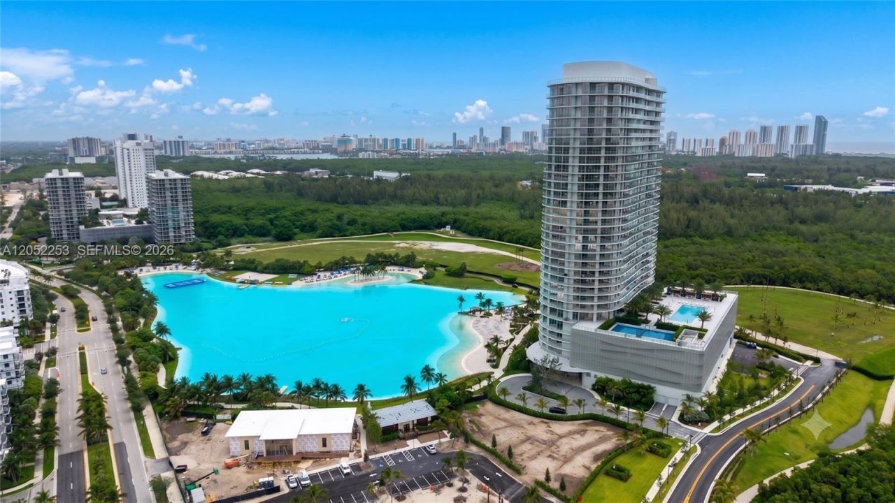 2411 Laguna Circle, Unit 1704, North Miami, FL 33181 Photo
