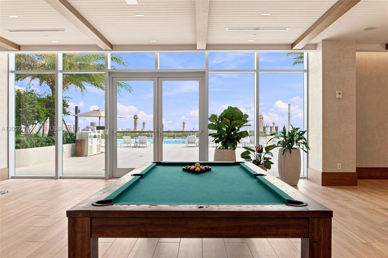 2411 Laguna Circle, Unit 1704, North Miami, FL 33181 Photo