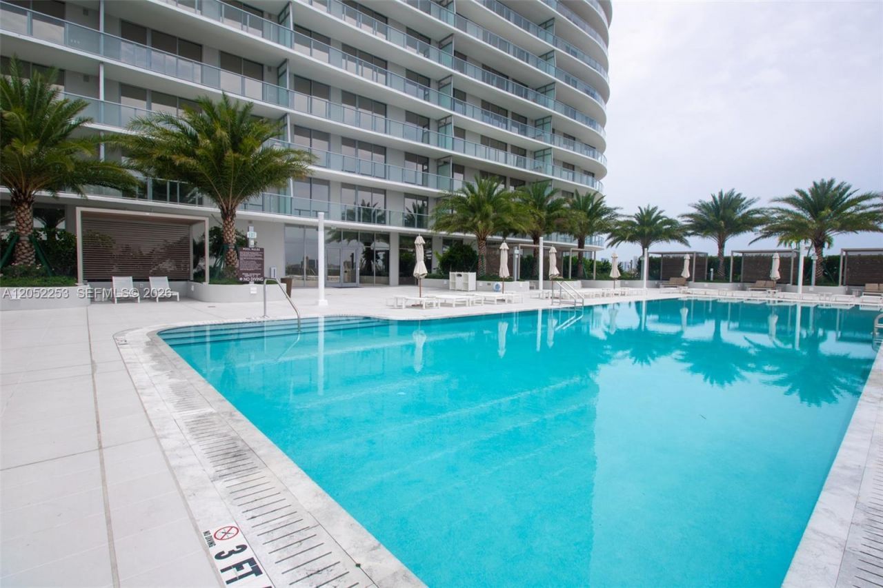 2411 Laguna Circle, Unit 1704, North Miami, FL 33181 Photo