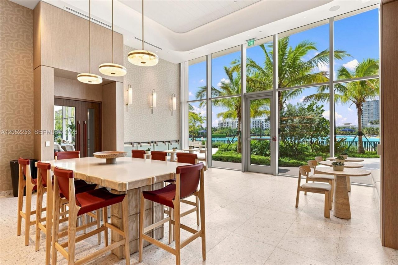 2411 Laguna Circle, Unit 1704, North Miami, FL 33181 Photo