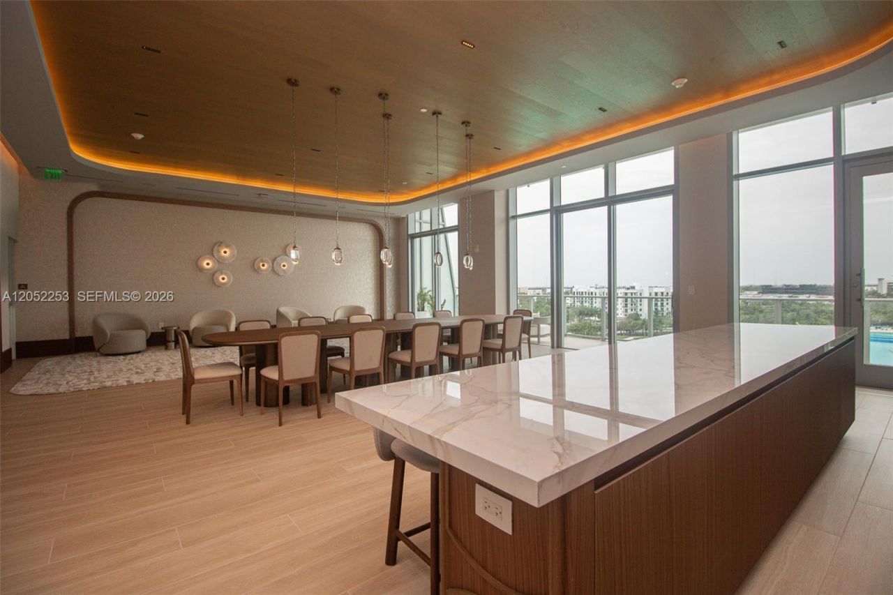 2411 Laguna Circle, Unit 1704, North Miami, FL 33181 Photo