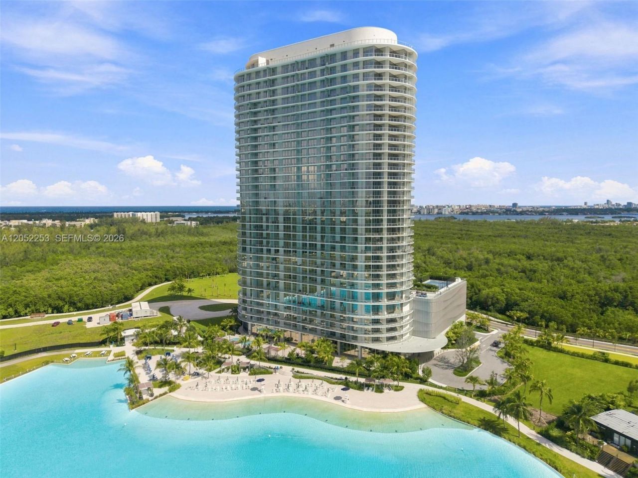 2411 Laguna Circle, Unit 1704, North Miami, FL 33181 Photo