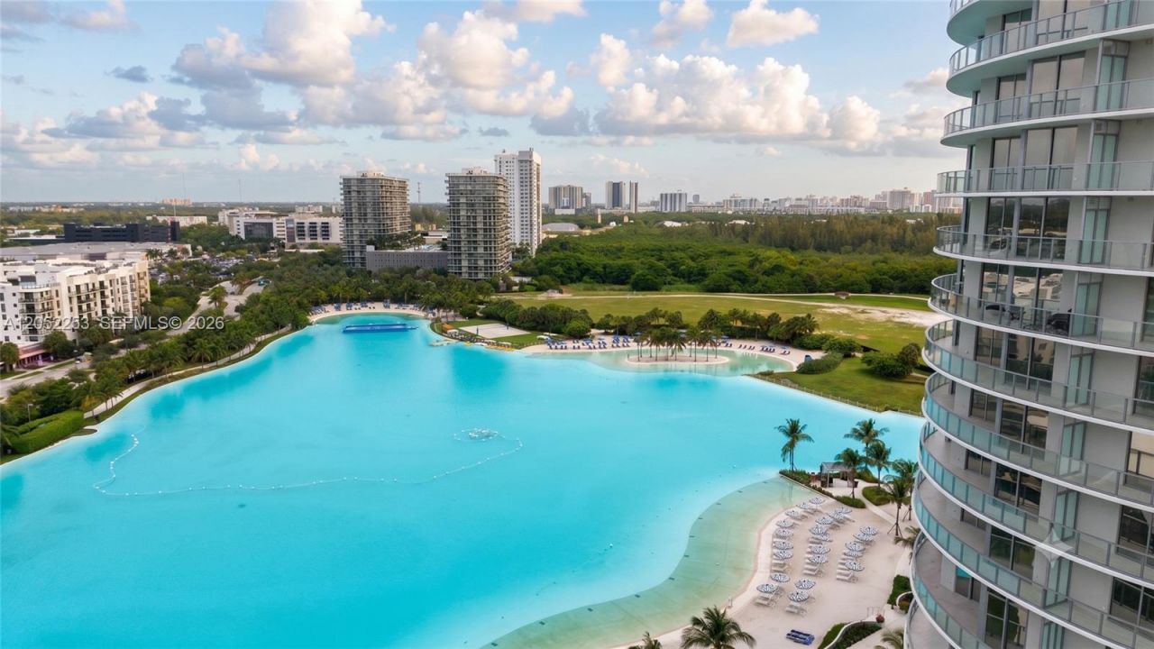 2411 Laguna Circle , Unit 1704, North Miami, FL 33181 Photo