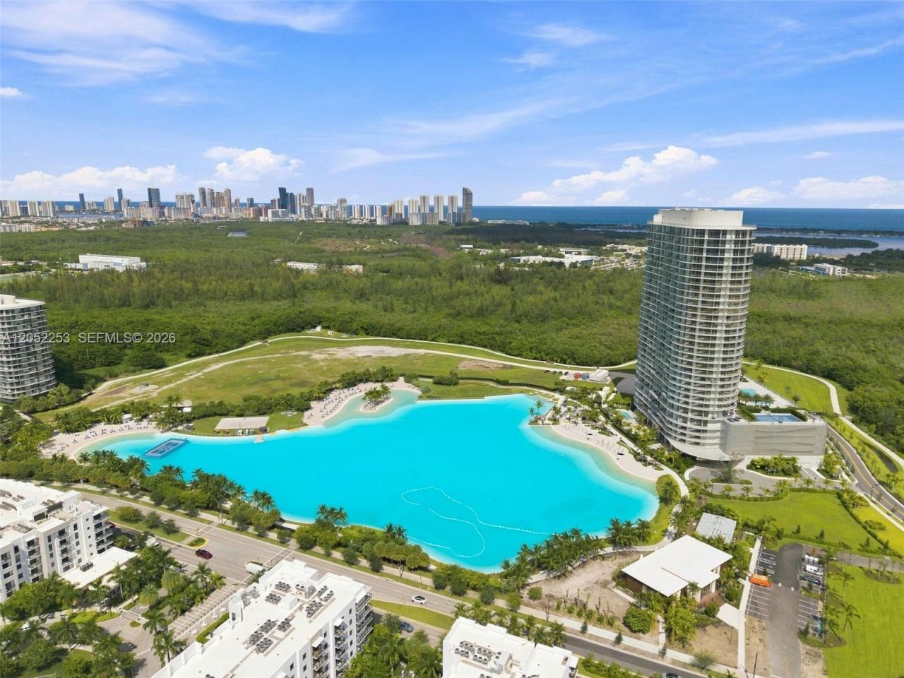2411 Laguna Circle, Unit 1704, North Miami, FL 33181 Photo