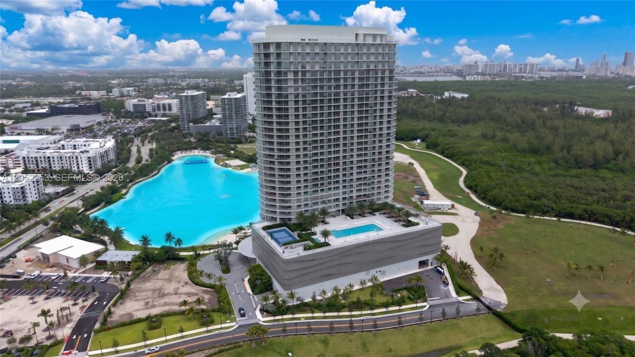 2411 Laguna Circle, Unit 1704, North Miami, FL 33181 Photo